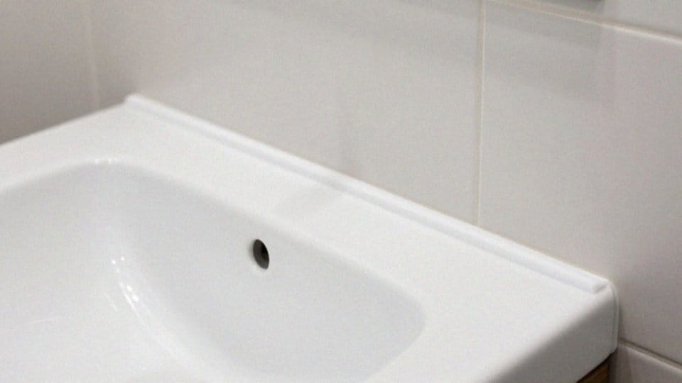 Kiedy użyć silikonu sanitarnego w łazience?