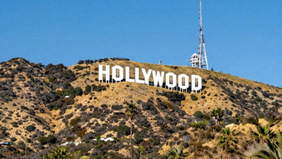 Co symbolizuje napis Hollywood?