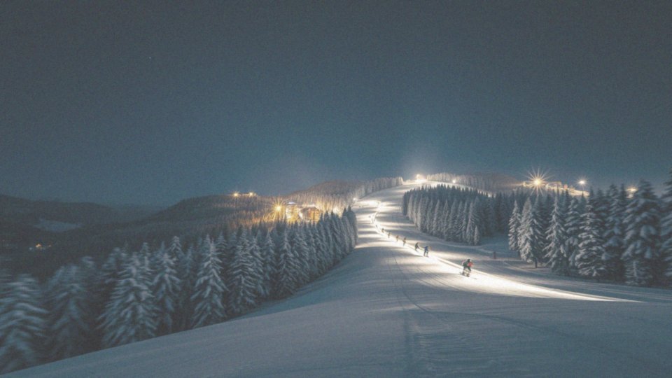 Co to są nocne jazdy na nartach?